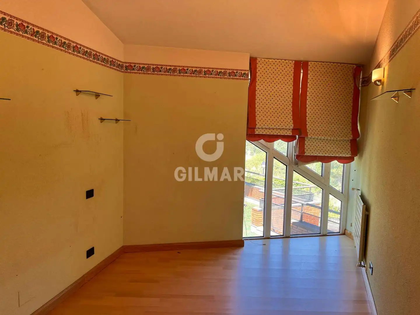 Dormitori de Casa o xalet en venda en Hoyo de Manzanares amb Calefacció, Jardí privat i Piscina