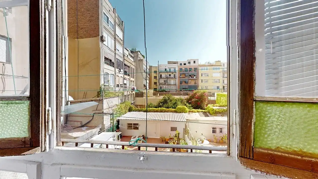 Außenansicht von Wohnung zum Verkauf in Barcelona mit Heizung, Balkon und Alarm