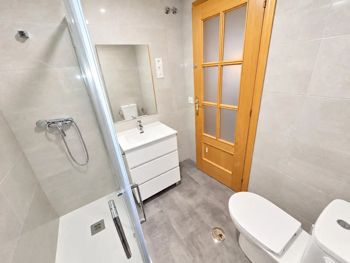 Baño de Piso de alquiler en Málaga con Terraza, Amueblado y Piscina comunitaria