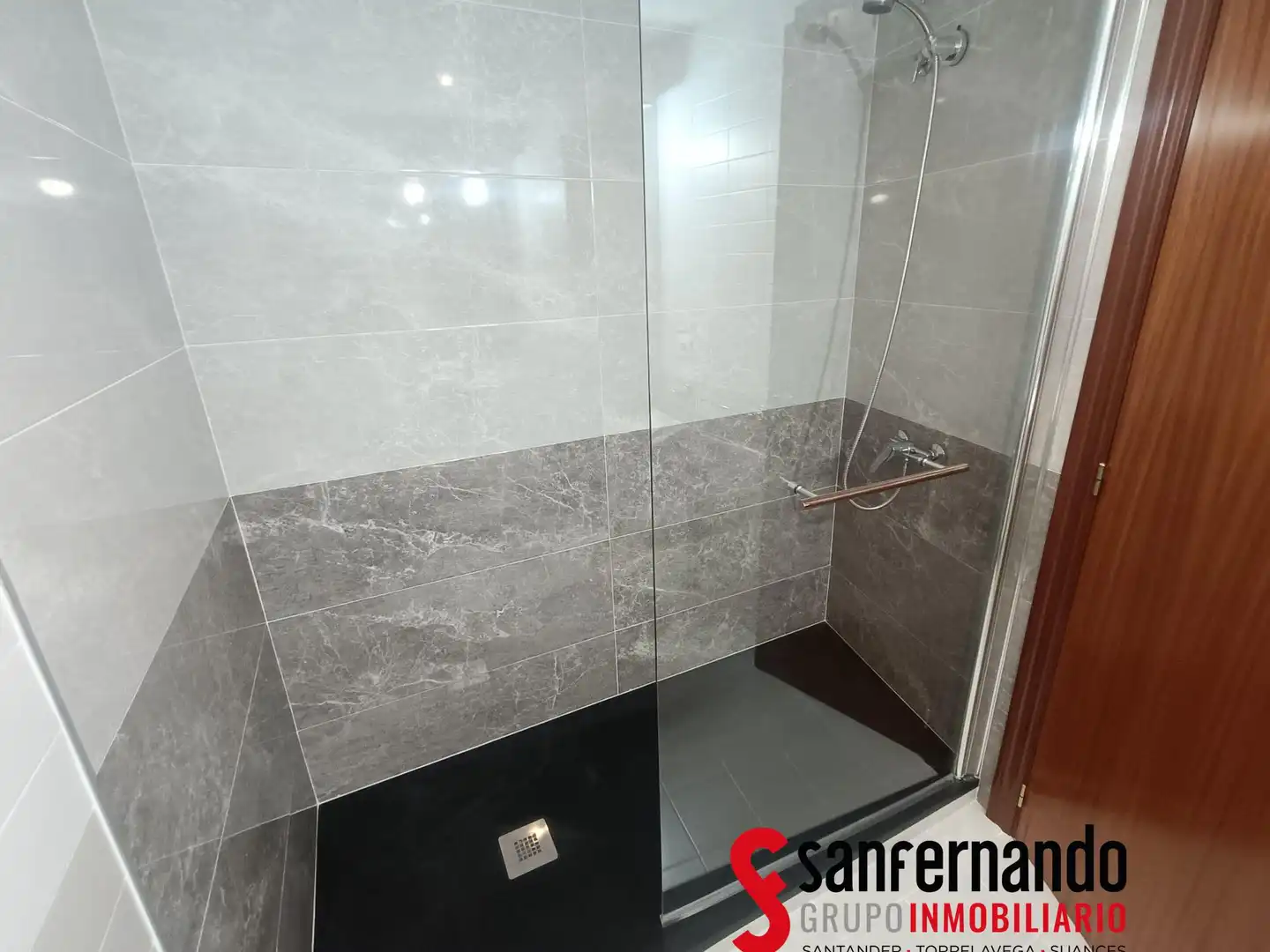Badezimmer von Wohnung zur Miete in Camargo mit Heizung, Parkett und Abstellraum