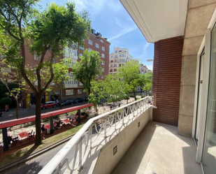 Exterior view of Flat to rent in  Madrid Capital  with Air Conditioner, Parquet flooring and Terrace