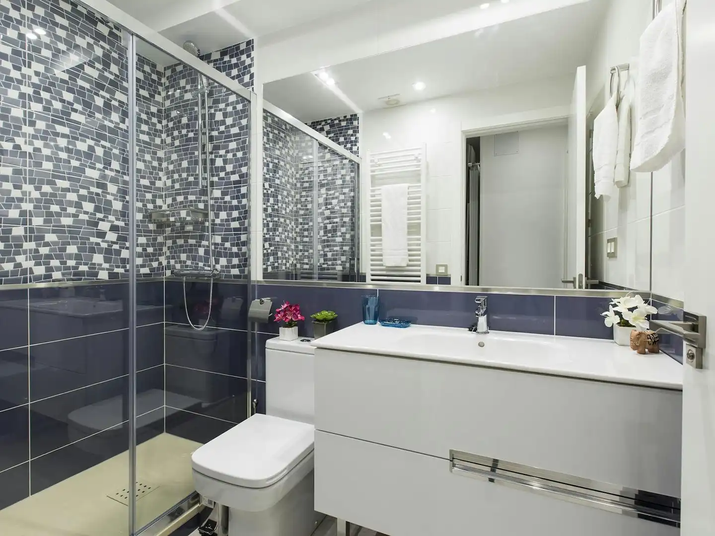 Badezimmer von Wohnung zur Miete in Madrid mit Klimaanlage, Heizung und Möbliert