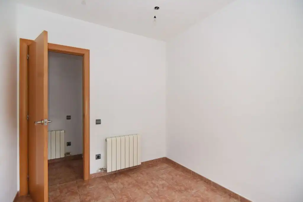 Schlafzimmer von Haus oder Chalet zum Verkauf in Canyelles mit Klimaanlage, Heizung und Privatgarten