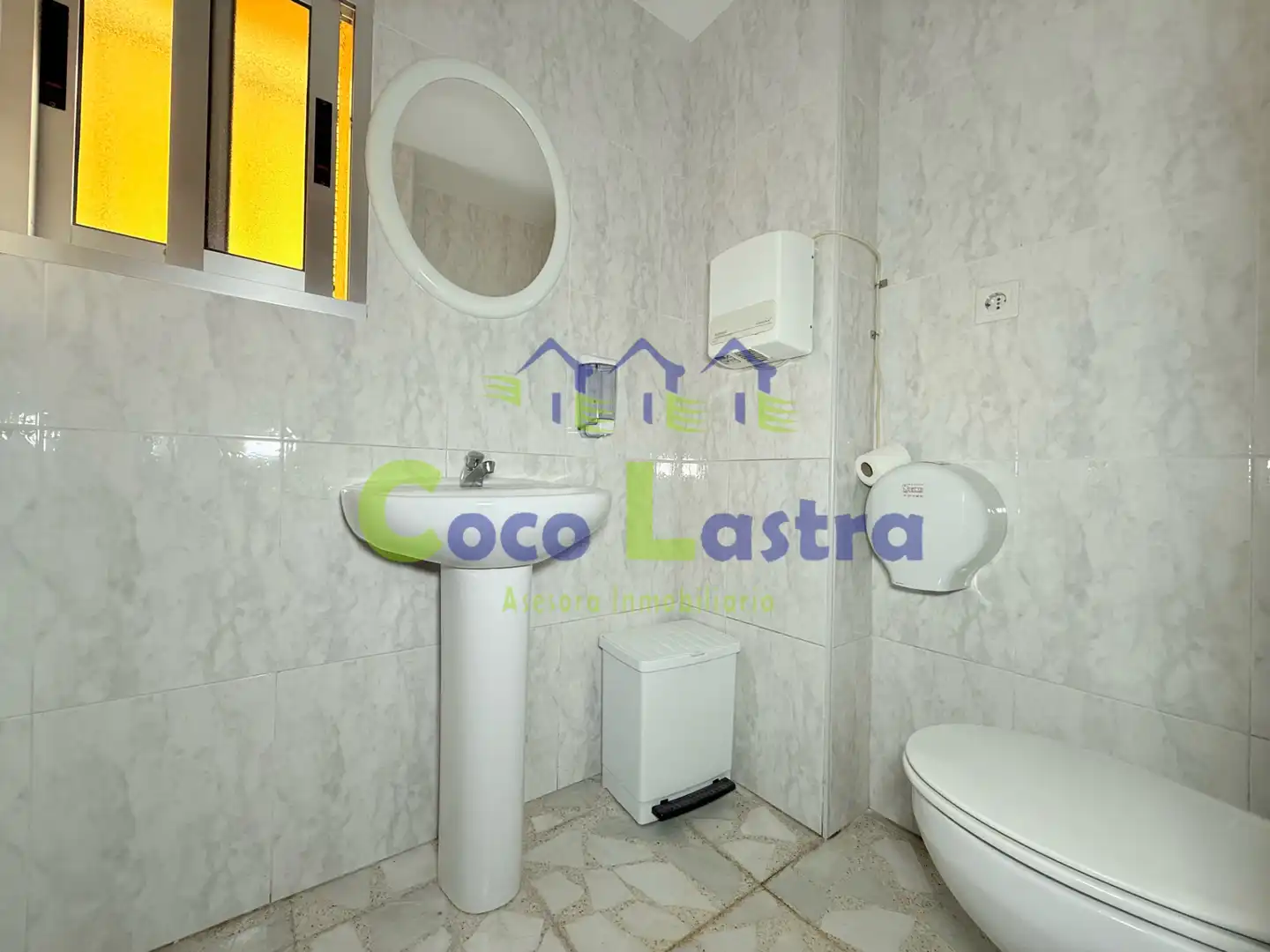 Baño de Casa adosada en venta en Nava de Francia con Calefacción, Jardín privado y Terraza