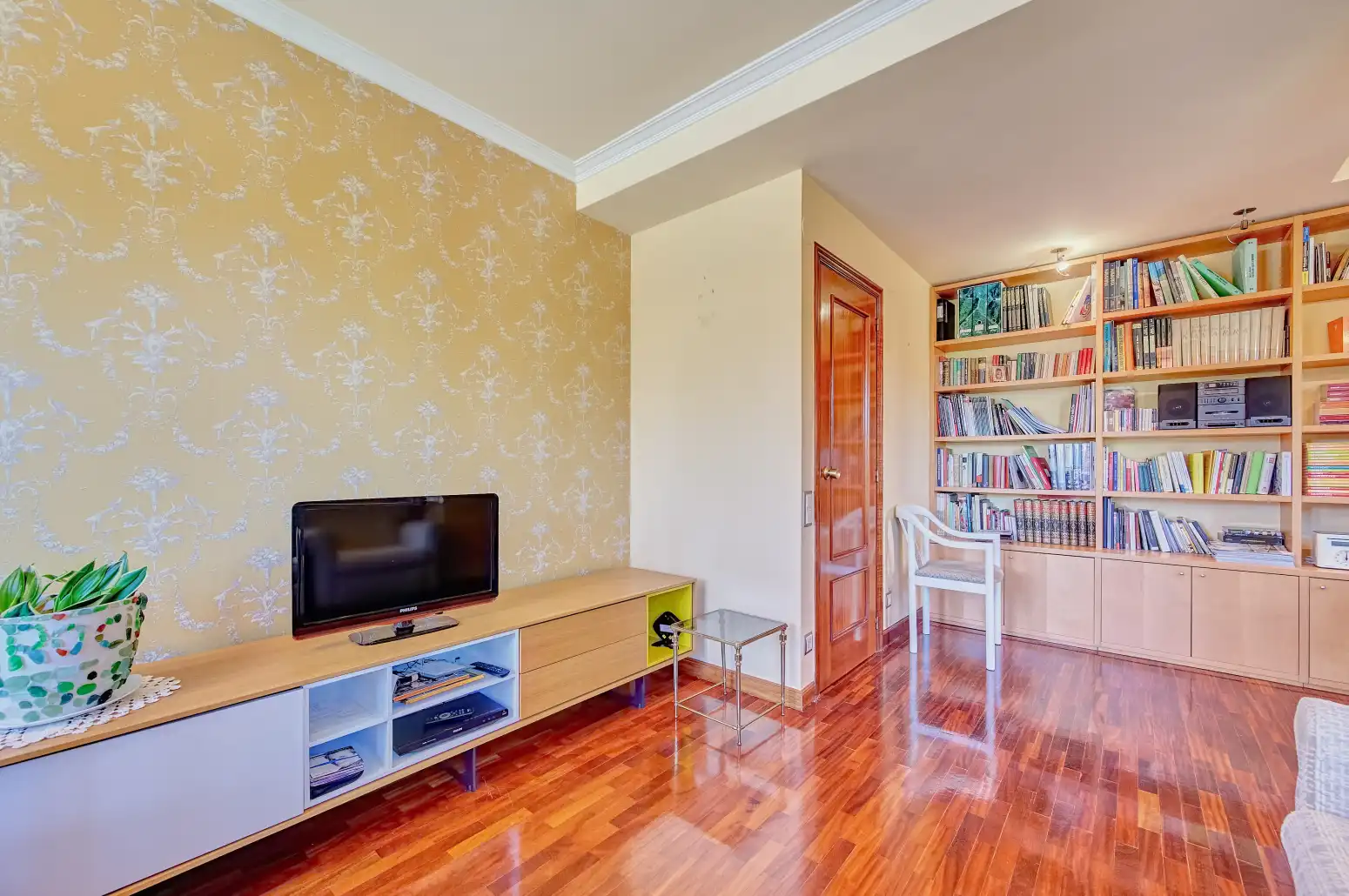 Sala d'estar de Pis en venda en  Pamplona / Iruña amb Calefacció, Parquet i Moblat