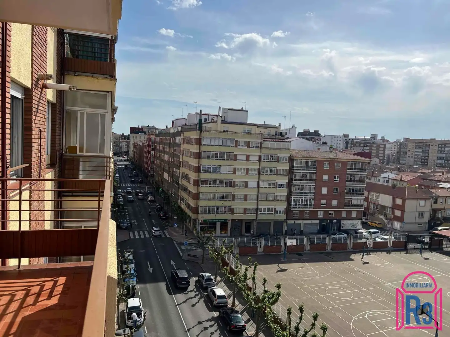 Exterior view of Flat for sale in León Capital   with Heating, Terrace and Storage room