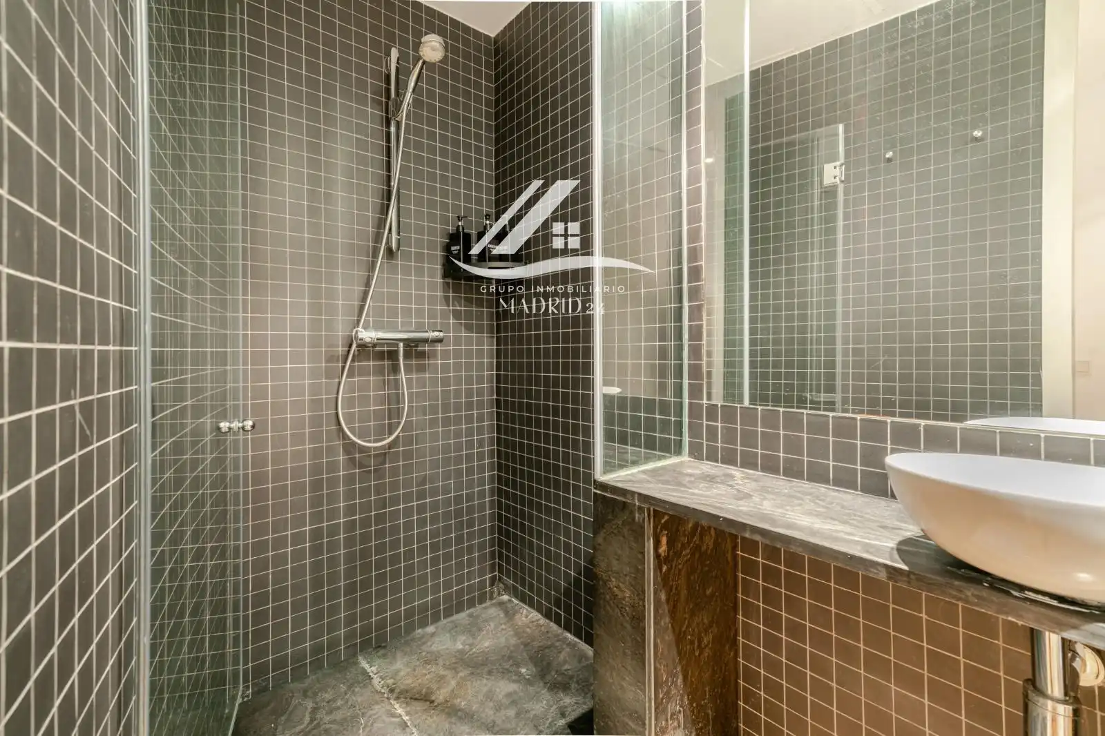 Baño de Piso de alquiler en Madrid con Aire acondicionado, Calefacción y Amueblado