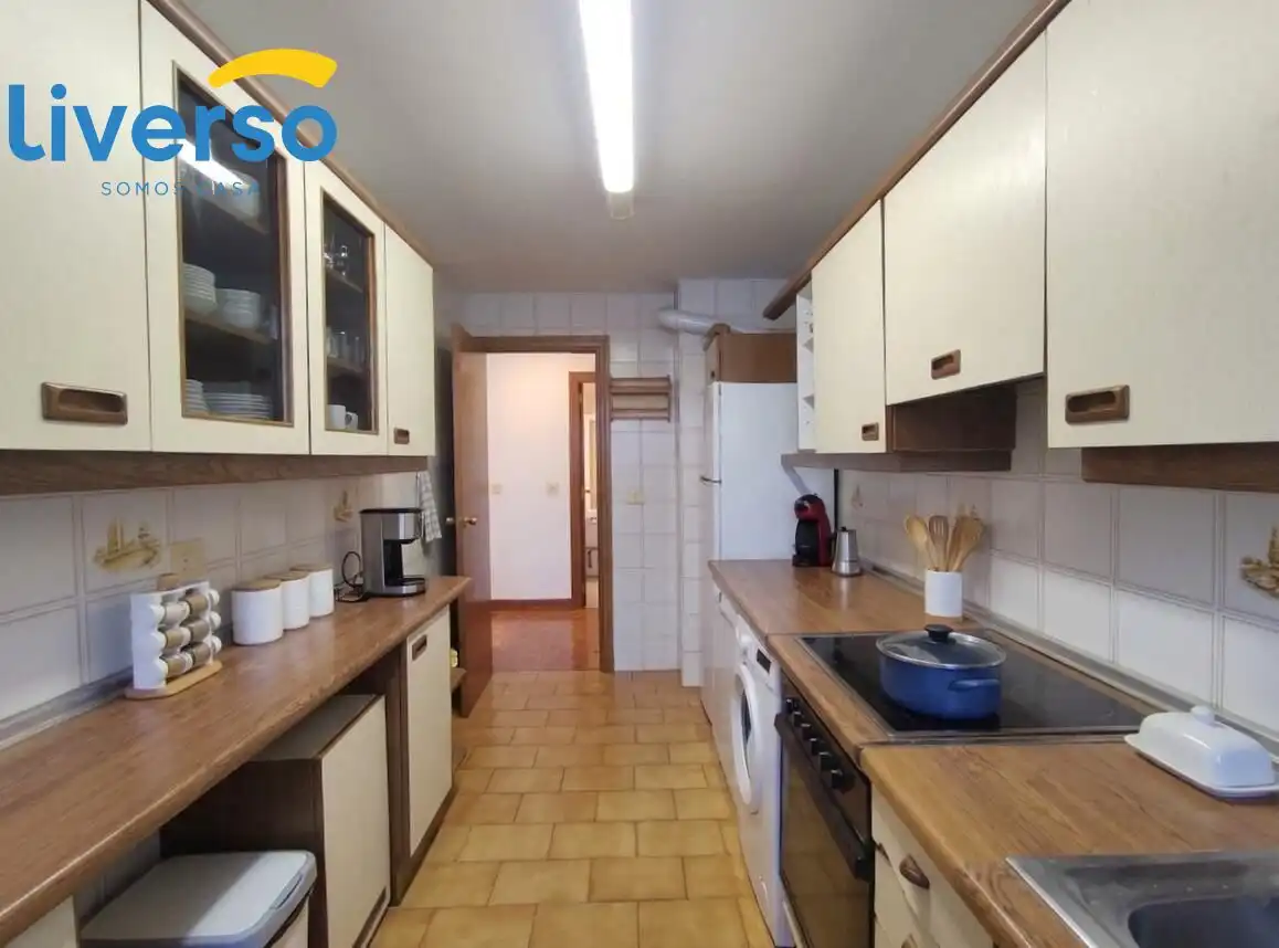 Cuina de Pis en venda en Burgos amb Calefacció, Parquet i Traster