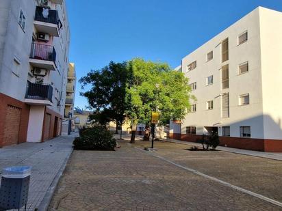 Außenansicht von Wohnung zum verkauf in San Juan del Puerto mit Terrasse und Balkon