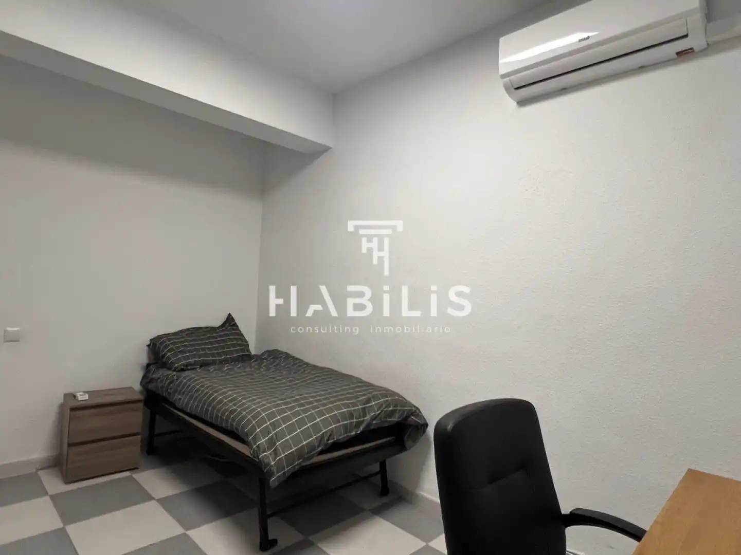 Bedroom of Flat for rent in Toledo  with Air Conditioner, Heating and Furnished