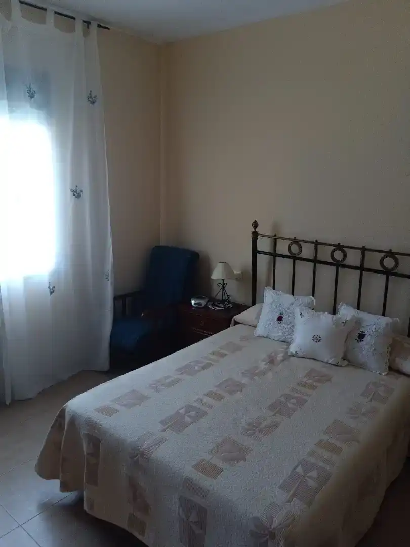 Dormitori de Casa adosada en venda en Torrecampo amb Aire condicionat, Piscina i Moblat