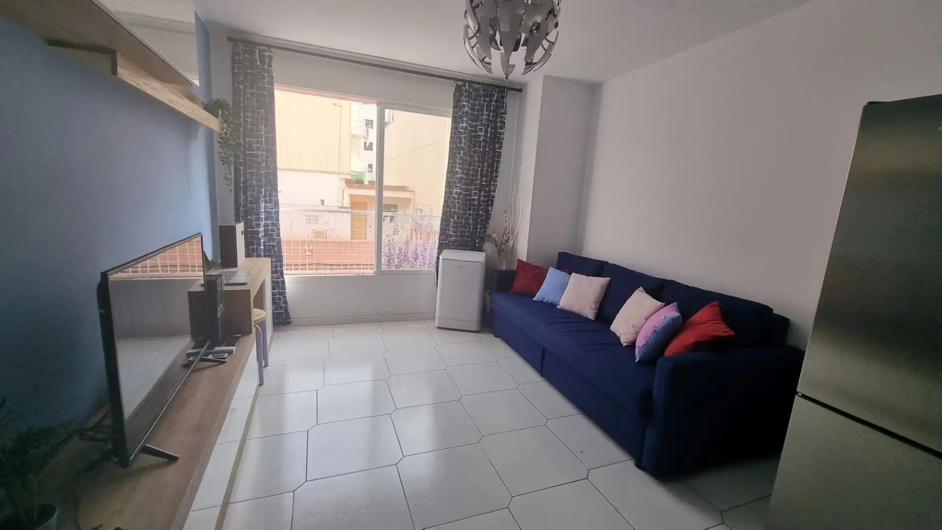 Sala d'estar de Apartament de lloguer en Sant Pere de Ribes amb Moblat, Microones i TV
