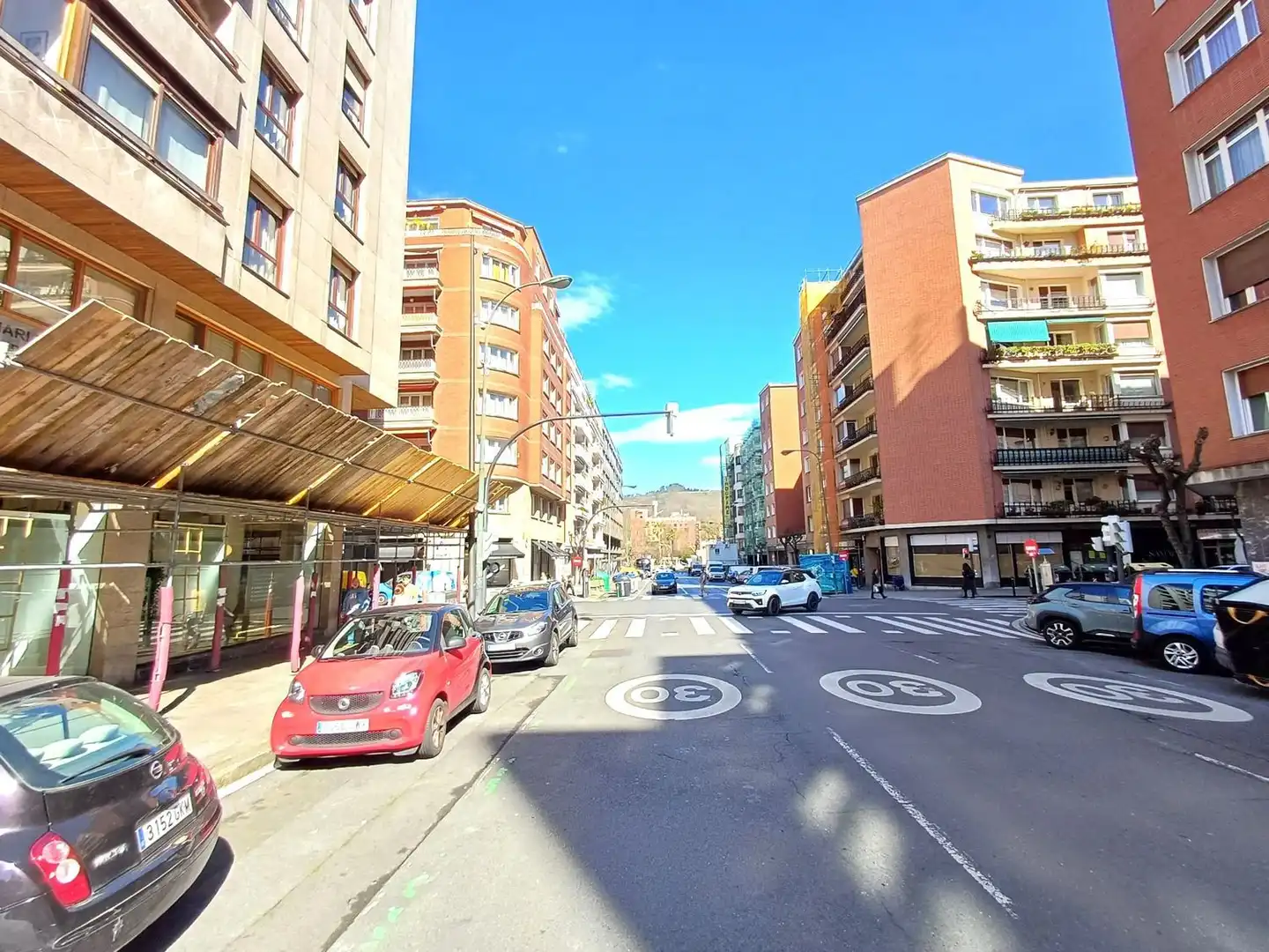 Vista exterior de Oficina en venda en Bilbao  amb Calefacció