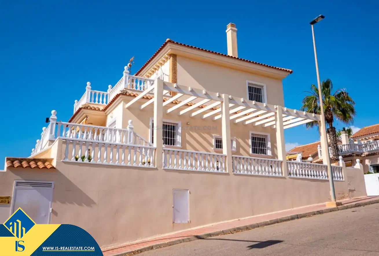 Villa con piscina in vendita a Playa de los Locos
