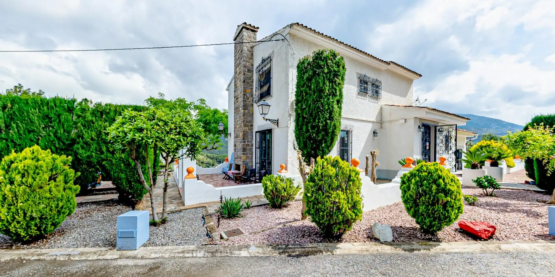 Vista exterior de Casa o xalet en venda en El Castell de Guadalest amb Aire condicionat, Calefacció i Jardí privat