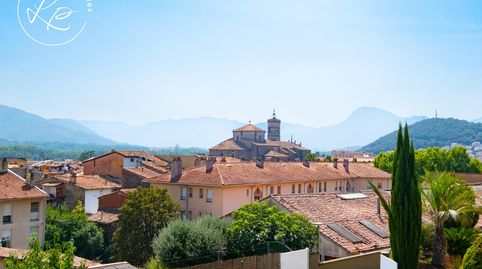 Gran finca urbana a 5 min del centro de Olot .