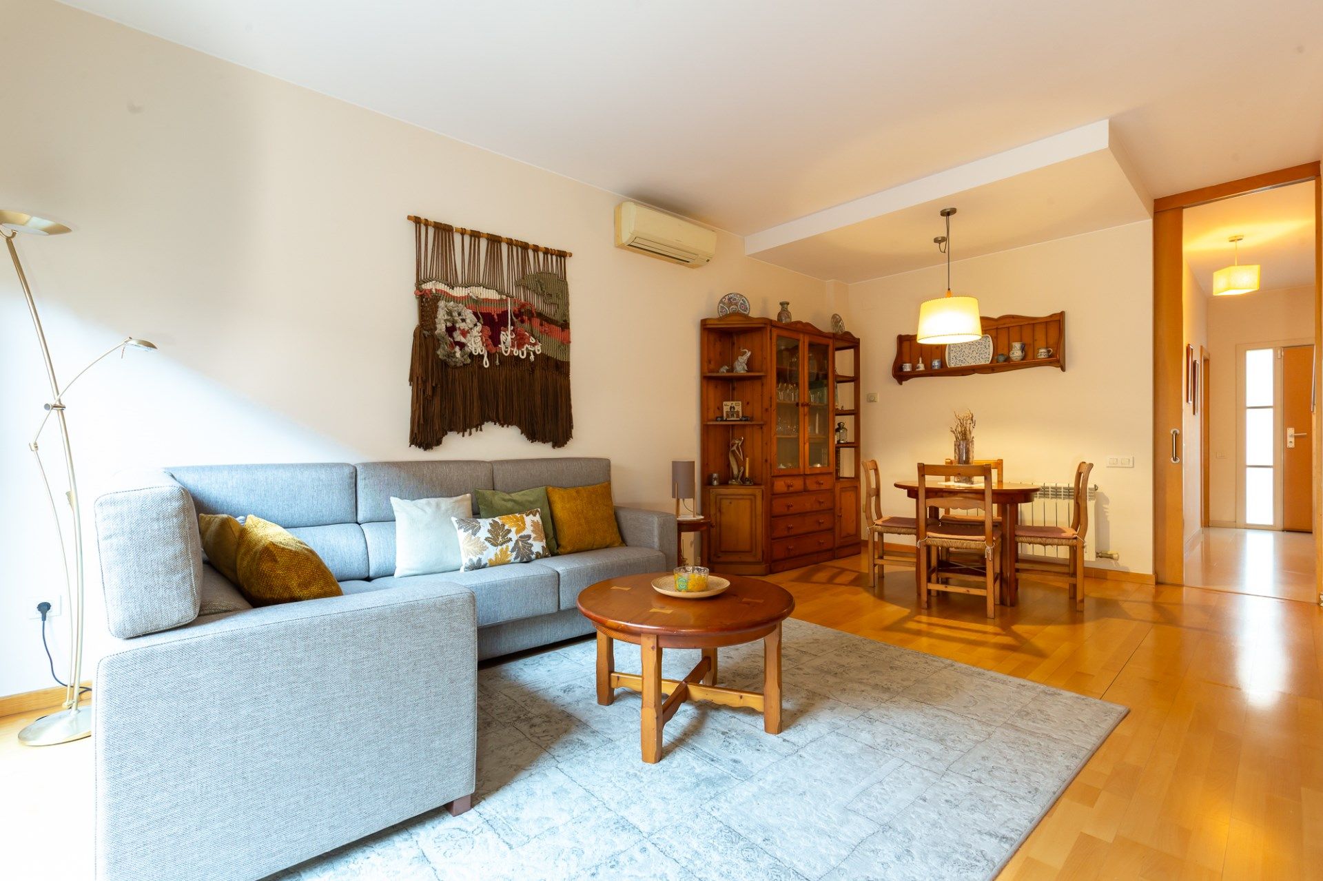 Living room of Single-family semi-detached for sale in Sant Cugat del Vallès  with Air Conditioner, Heating and Terrace