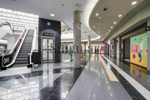 Local comercial en Venta en Carretera N-150 en Centre - Eixample – Can Llobet