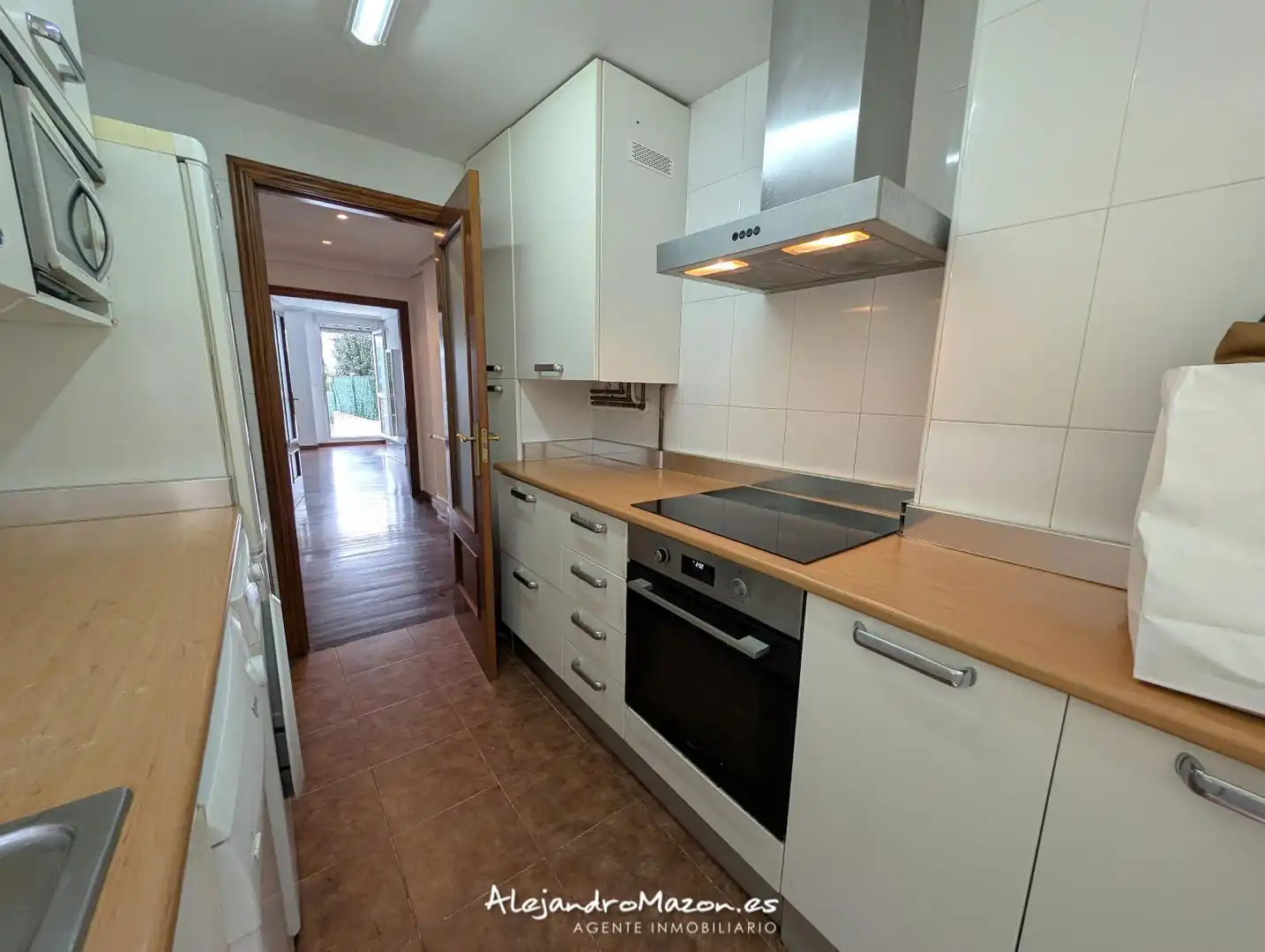 Cocina de Piso en venta en Castro-Urdiales con Calefacción, Jardín privado y Terraza