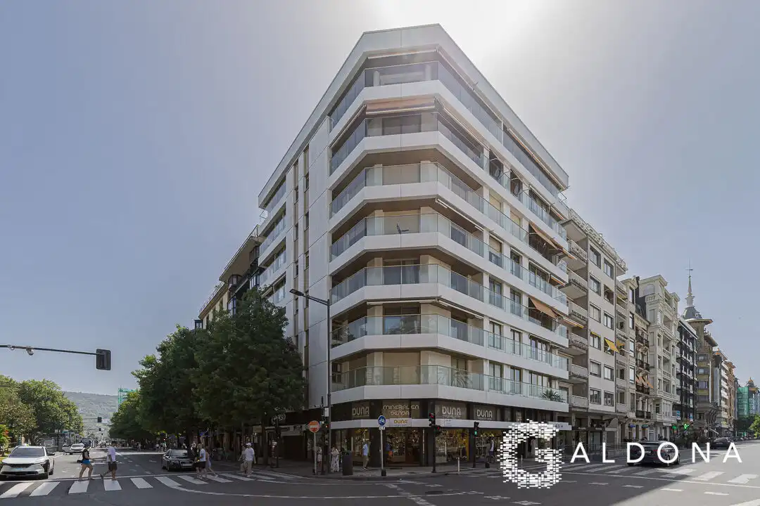Vista exterior de Piso en venta en Donostia - San Sebastián  con Calefacción, Terraza y Balcón