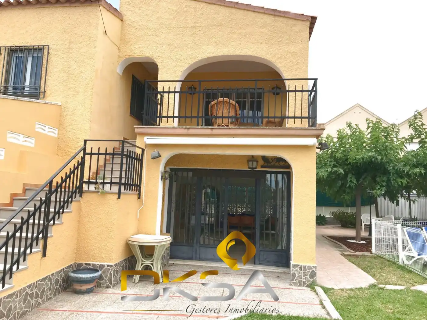 Vista exterior de Casa adosada en venda en Benicasim / Benicàssim amb Calefacció, Jardí privat i Terrassa
