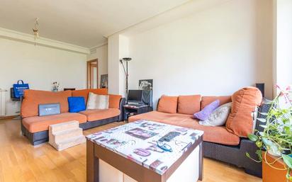 Living room of Flat for sale in  Madrid Capital  with Heating, Private garden and Parquet flooring