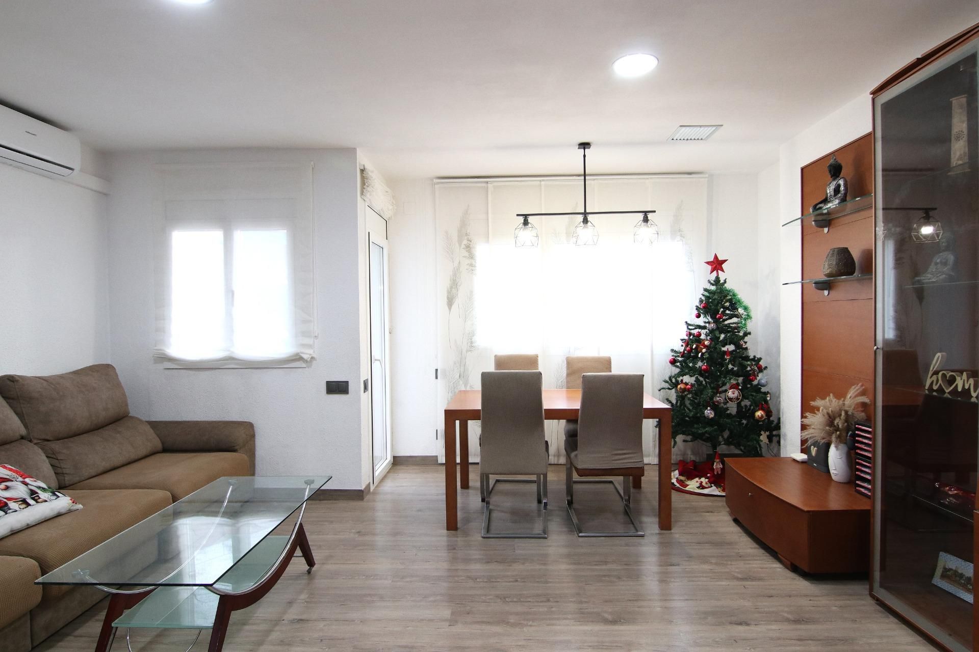 Living room of Flat for sale in Sabadell  with Air Conditioner, Heating and Parquet flooring