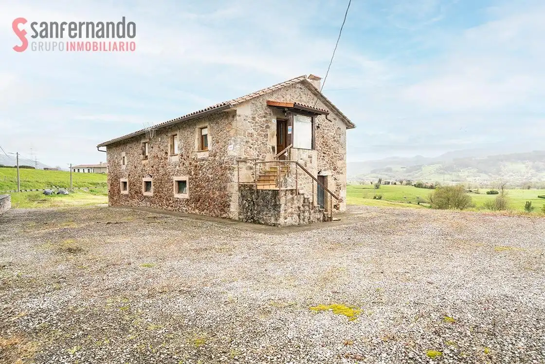 Vista exterior de Finca rústica en venda en Penagos amb Calefacció, Jardí privat i Traster