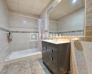 Bathroom of Flat for sale in Parla  with Air Conditioner and Heating