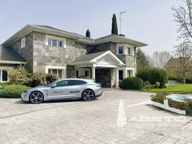 Casa-chalet en Venta en Valdelagua