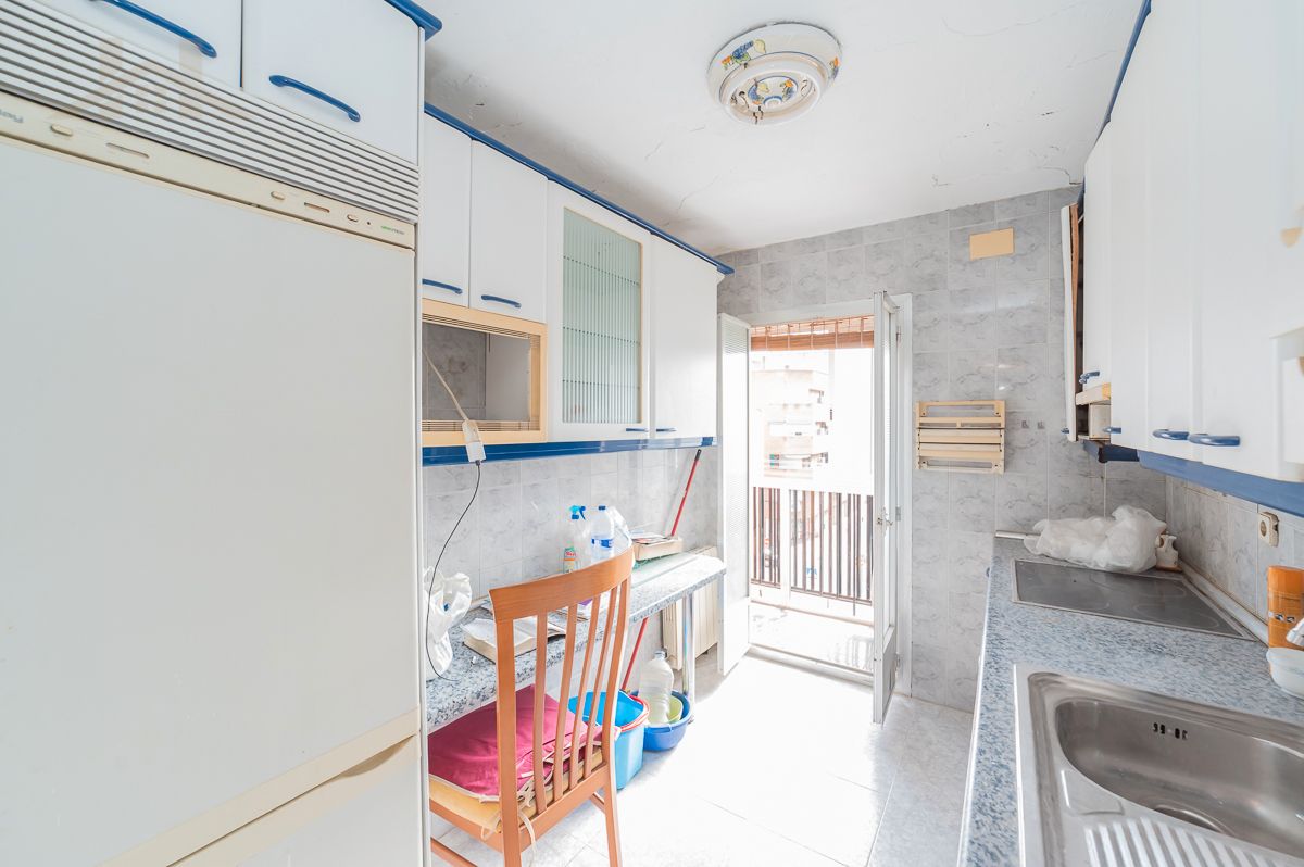 Kitchen of Flat for sale in San Sebastián de los Reyes  with Air Conditioner, Heating and Oven