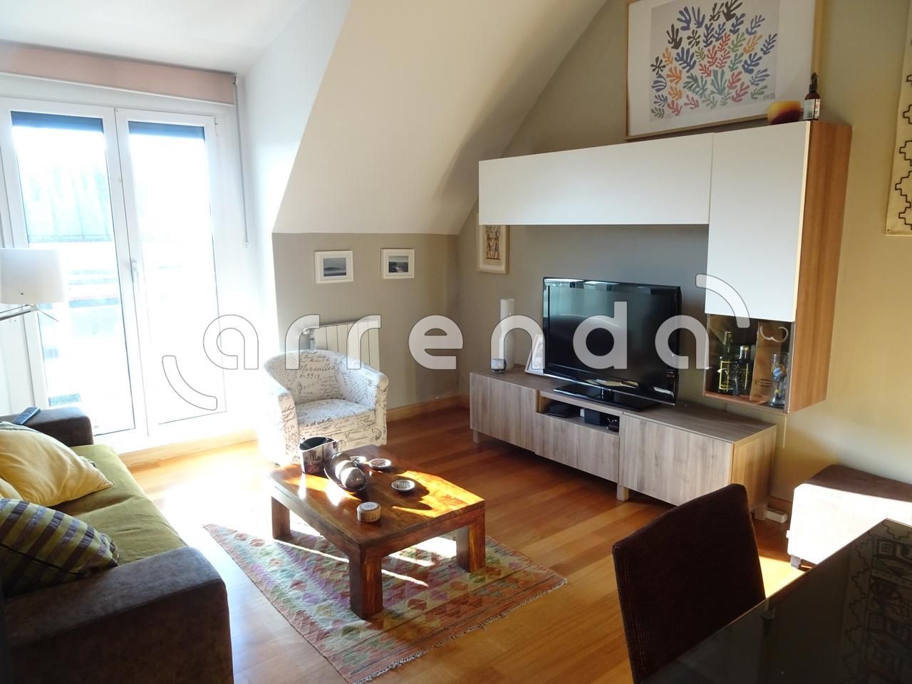 Living room of Attic to rent in Santa Cruz de Bezana  with Heating, Parquet flooring and Furnished