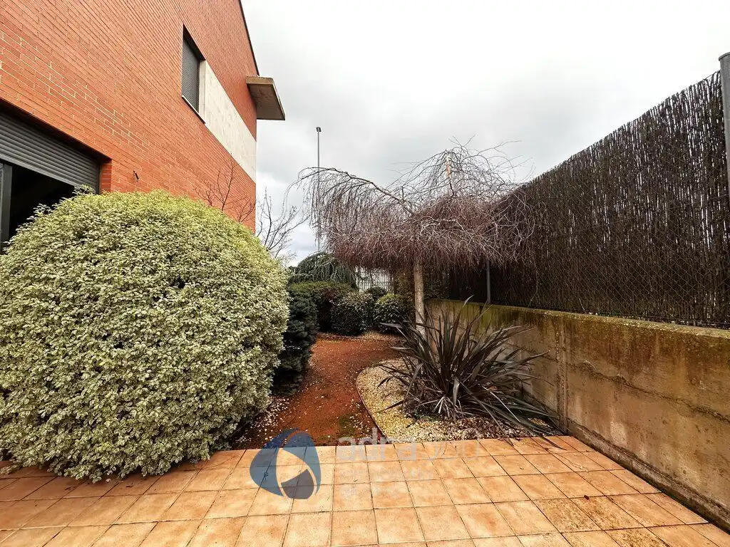 Vista exterior de Casa o xalet en venda en Cirueña amb Calefacció, Jardí privat i Terrassa
