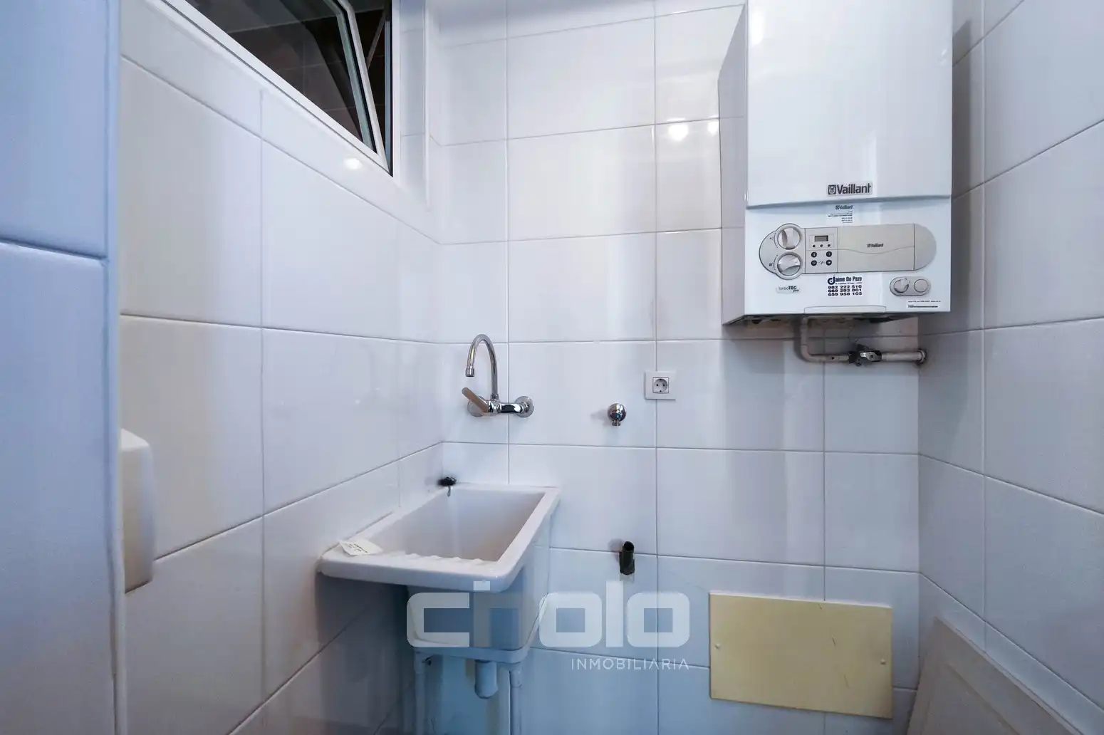 Baño de Piso en venta en Lugo con Calefacción y Trastero