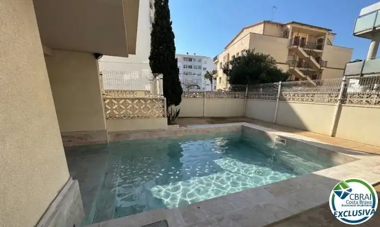 Swimming pool of Apartments for sale in Roses  with Heating, Terrace and Furnished