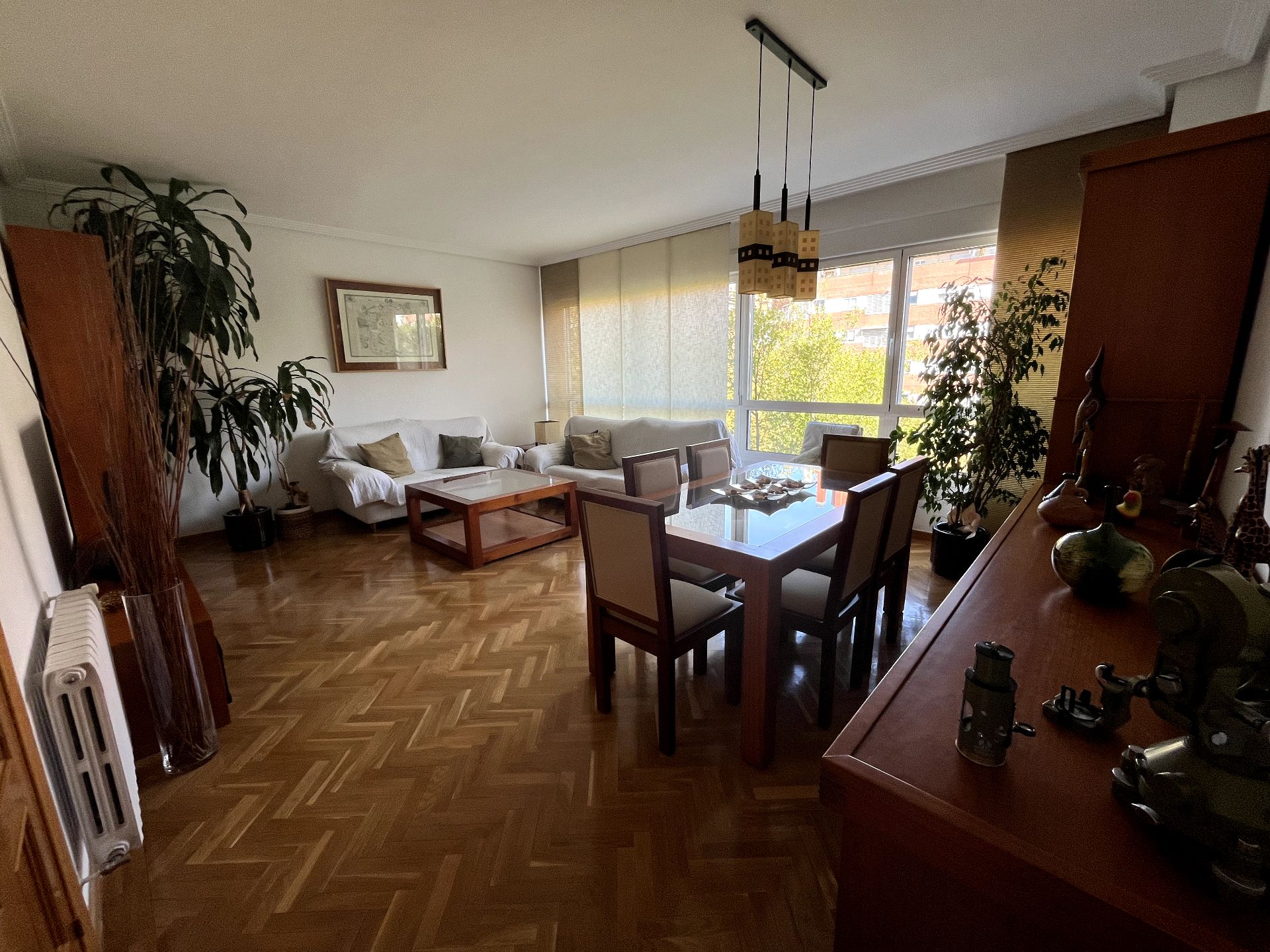 Living room of Flat to rent in  Madrid Capital  with Air Conditioner, Heating and Parquet flooring