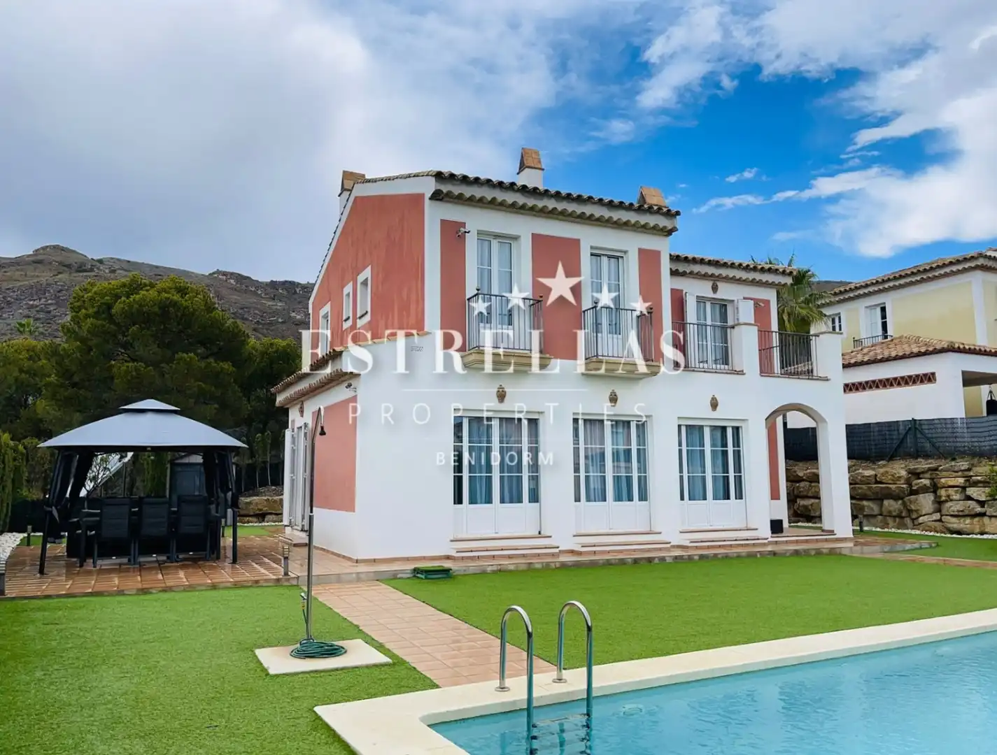 Villa mit Terrasse zum Verkauf in Golf Bahía, imagen 4
