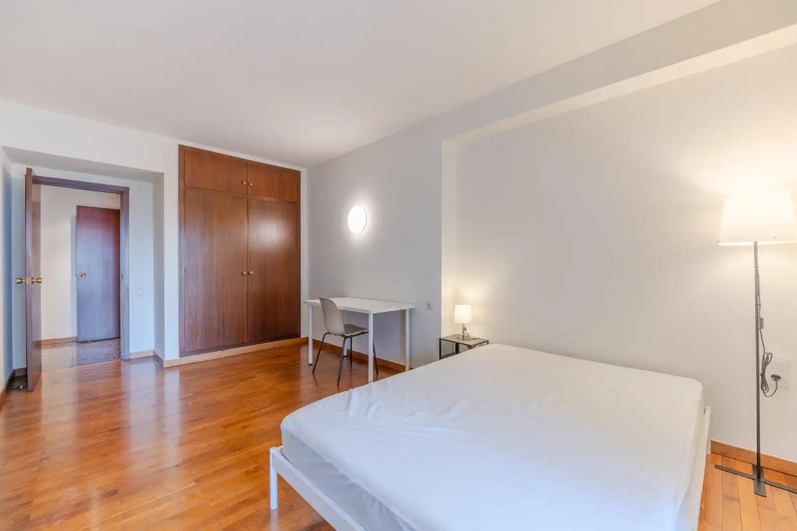 Dormitori de Apartament de lloguer en Girona amb Calefacció, Parquet i Terrassa