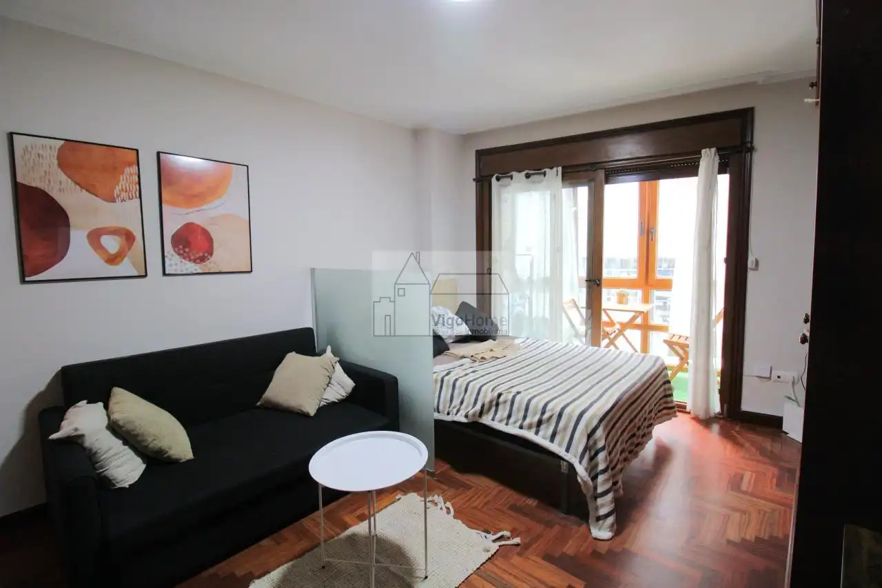 Dormitori de Estudi de lloguer en Vigo  amb Calefacció, Parquet i Moblat