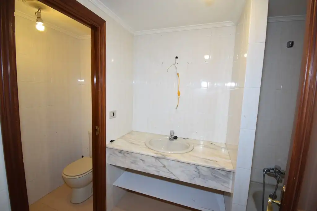 Bathroom of Detached homes for sale in Sada (A Coruña)  with Heating, Parquet flooring and Oven