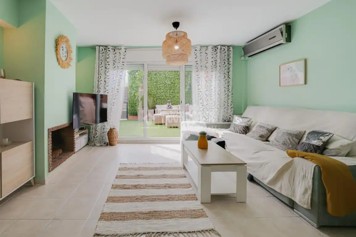 Wohnzimmer von Einfamilien-Reihenhaus zum Verkauf in Terrassa mit Klimaanlage, Heizung und Terrasse