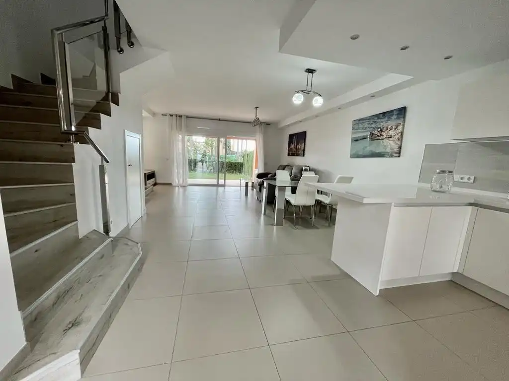 Adosado con piscina en venta en ATALAYA HILL-CLUB 1, imagen 2