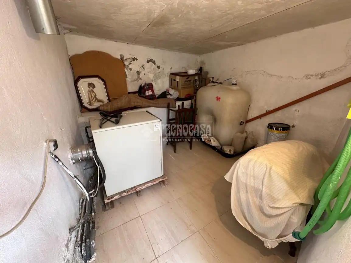 Casa adosada en venda en Los Santos de la Humosa amb Calefacció