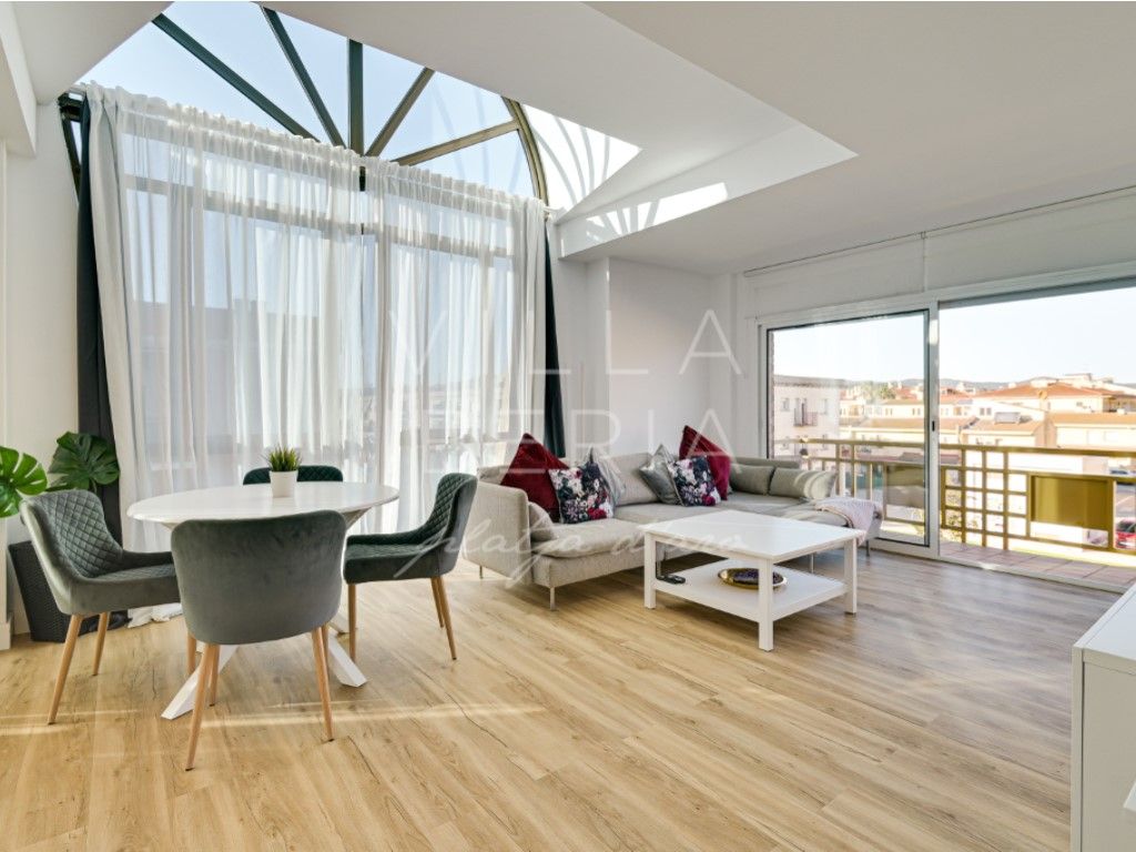 Sala d'estar de Apartament en venda en Palamós amb Calefacció i Terrassa