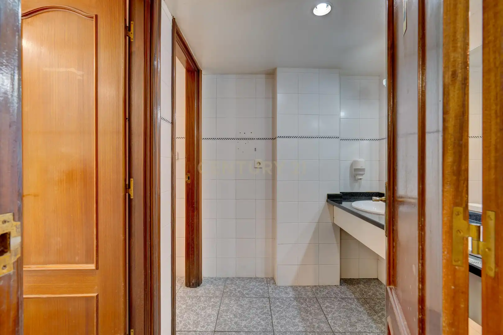 Bathroom of Commercial properties for sale in Deba  with Air Conditioner