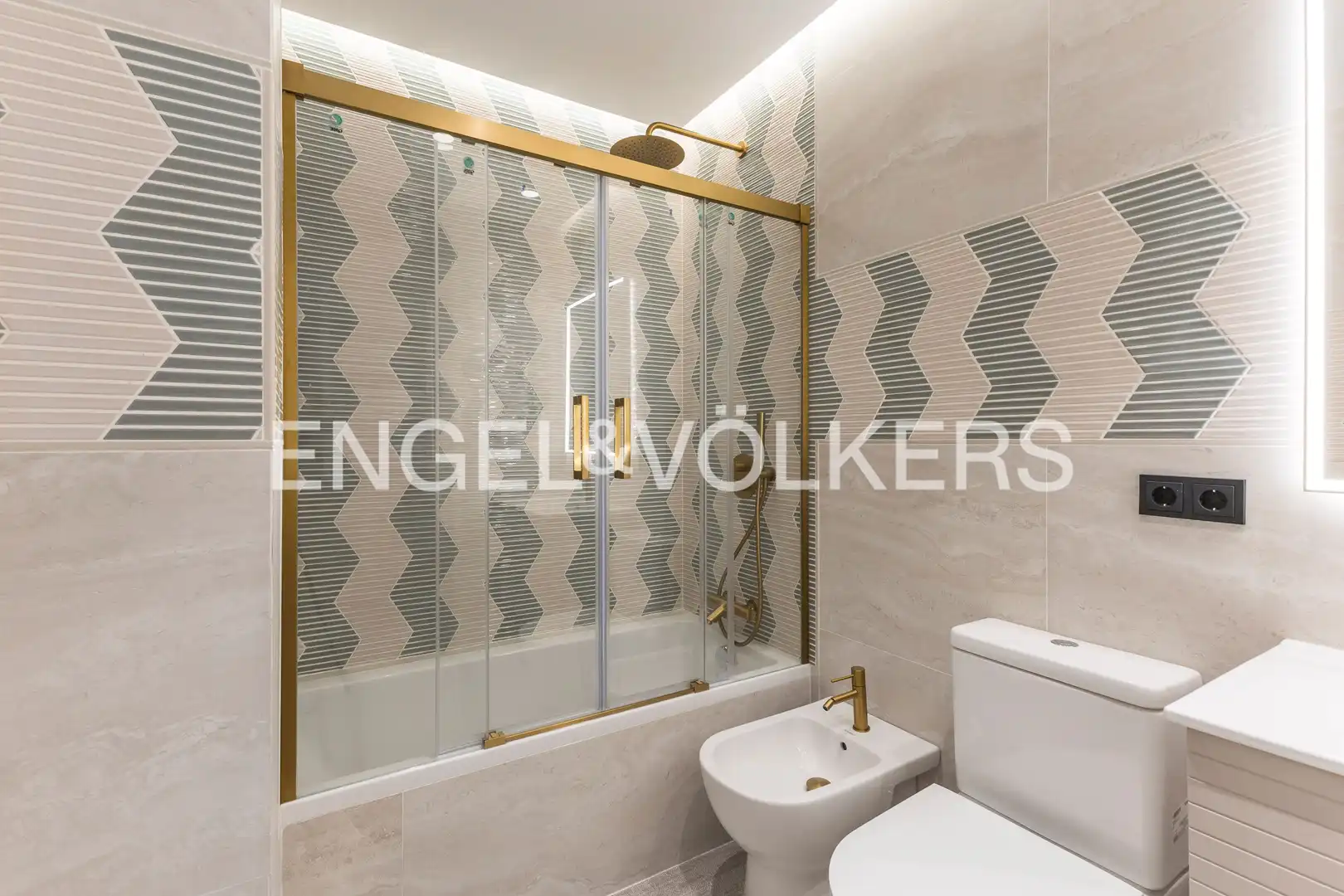 Piso con ascensor en venta en Calle de Guzmán el Bueno, imagen 32
