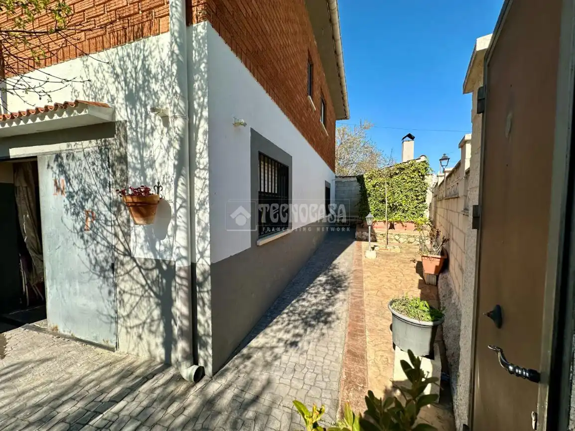 Vista exterior de Casa o xalet en venda en Santorcaz amb Calefacció