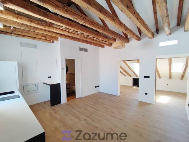 Ático en Alquiler en C. de Carlos Arniches en Embajadores - Lavapiés