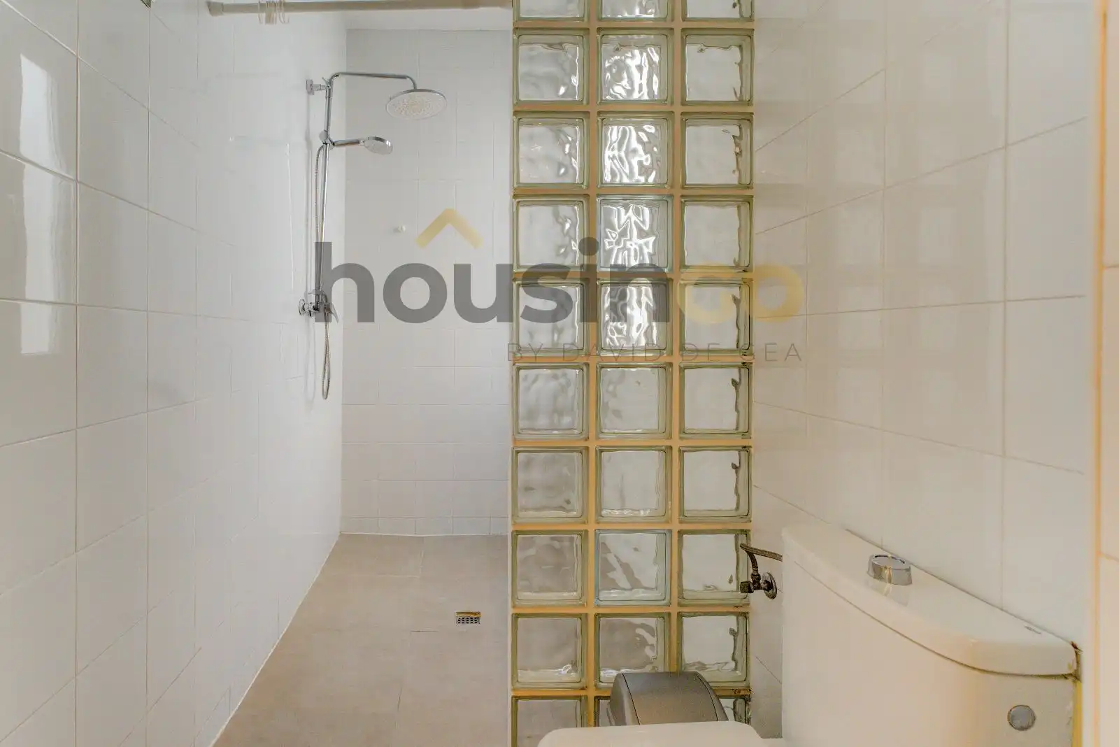 Badezimmer von Dachboden zur Miete in Madrid mit Klimaanlage, Heizung und Parkett