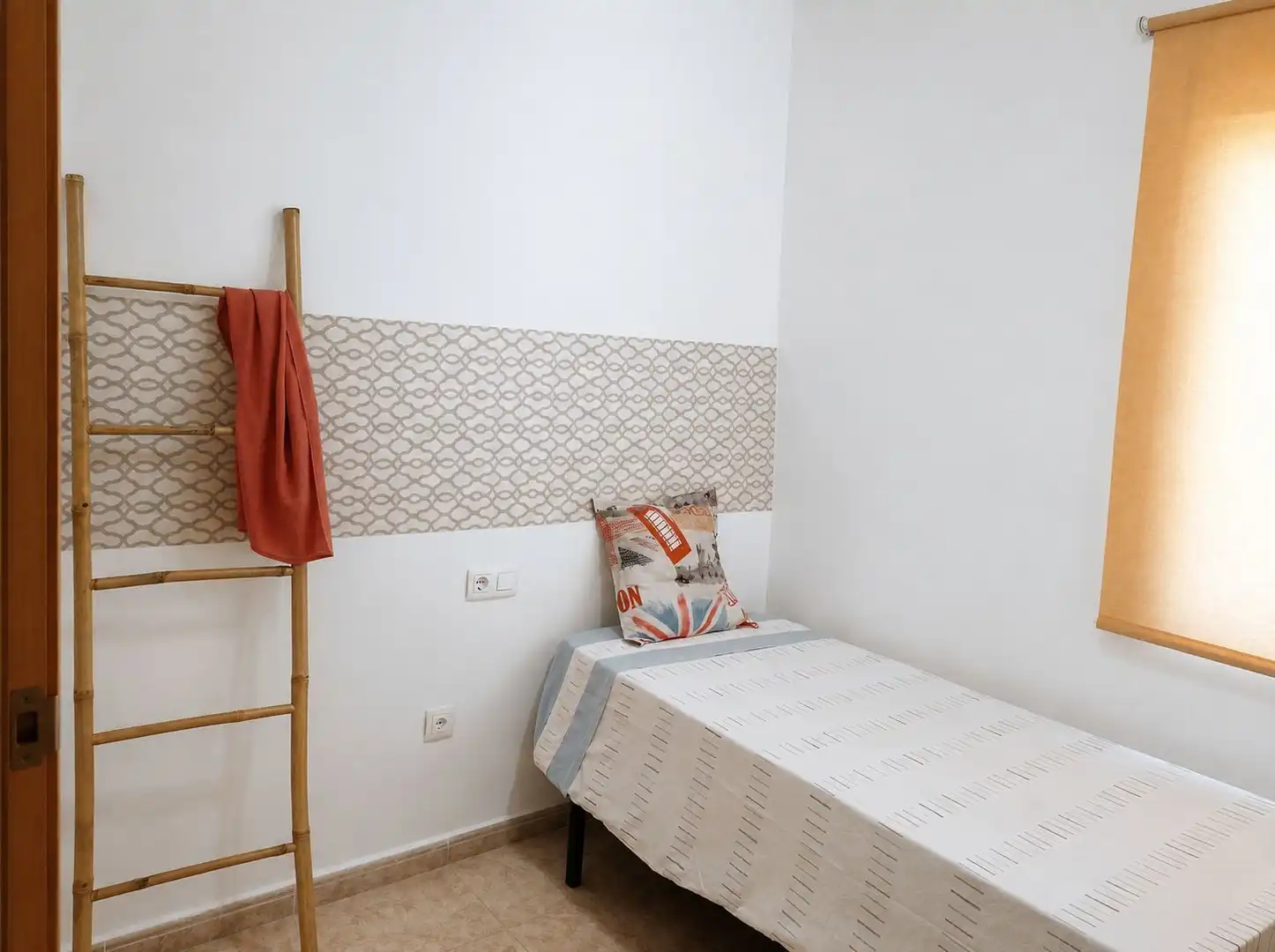 Schlafzimmer von Wohnung zur Miete in Torrevieja mit Klimaanlage, Heizung und Terrasse